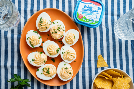 Devilled eggs with Echte cheese spread